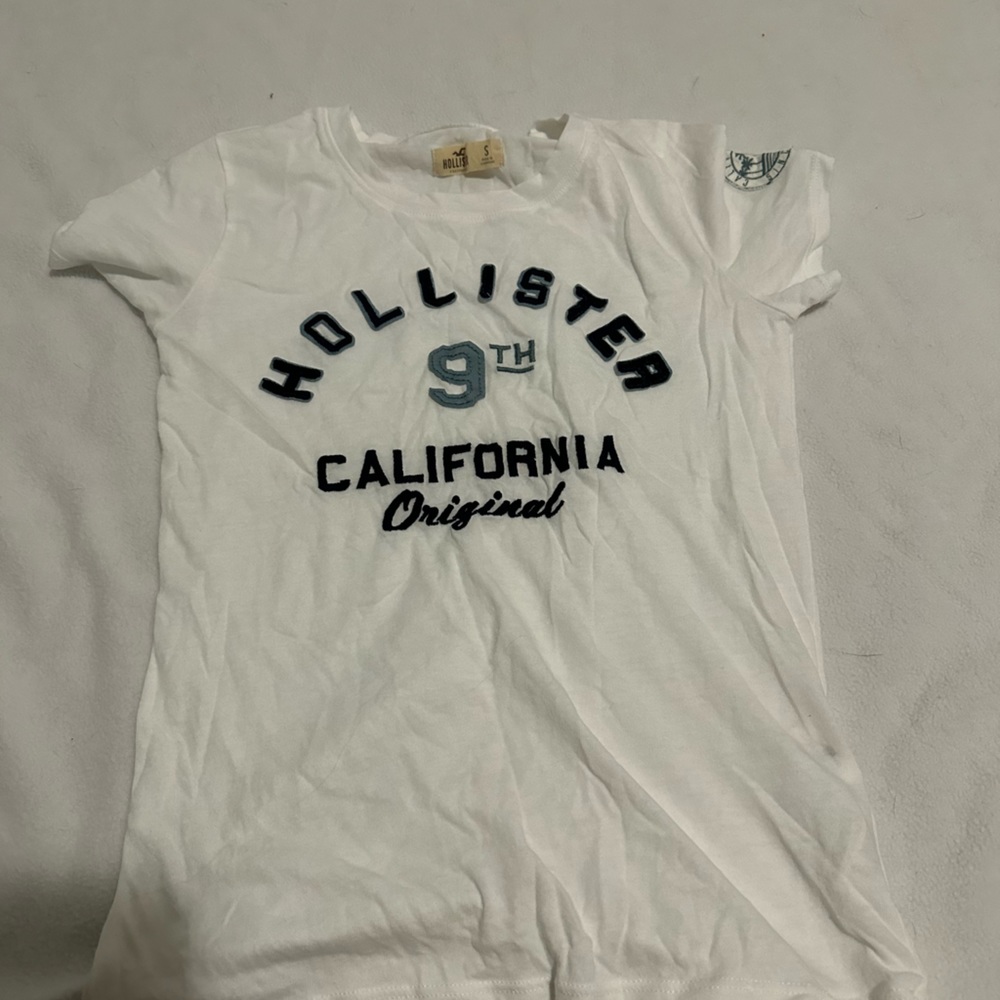 Hollister top